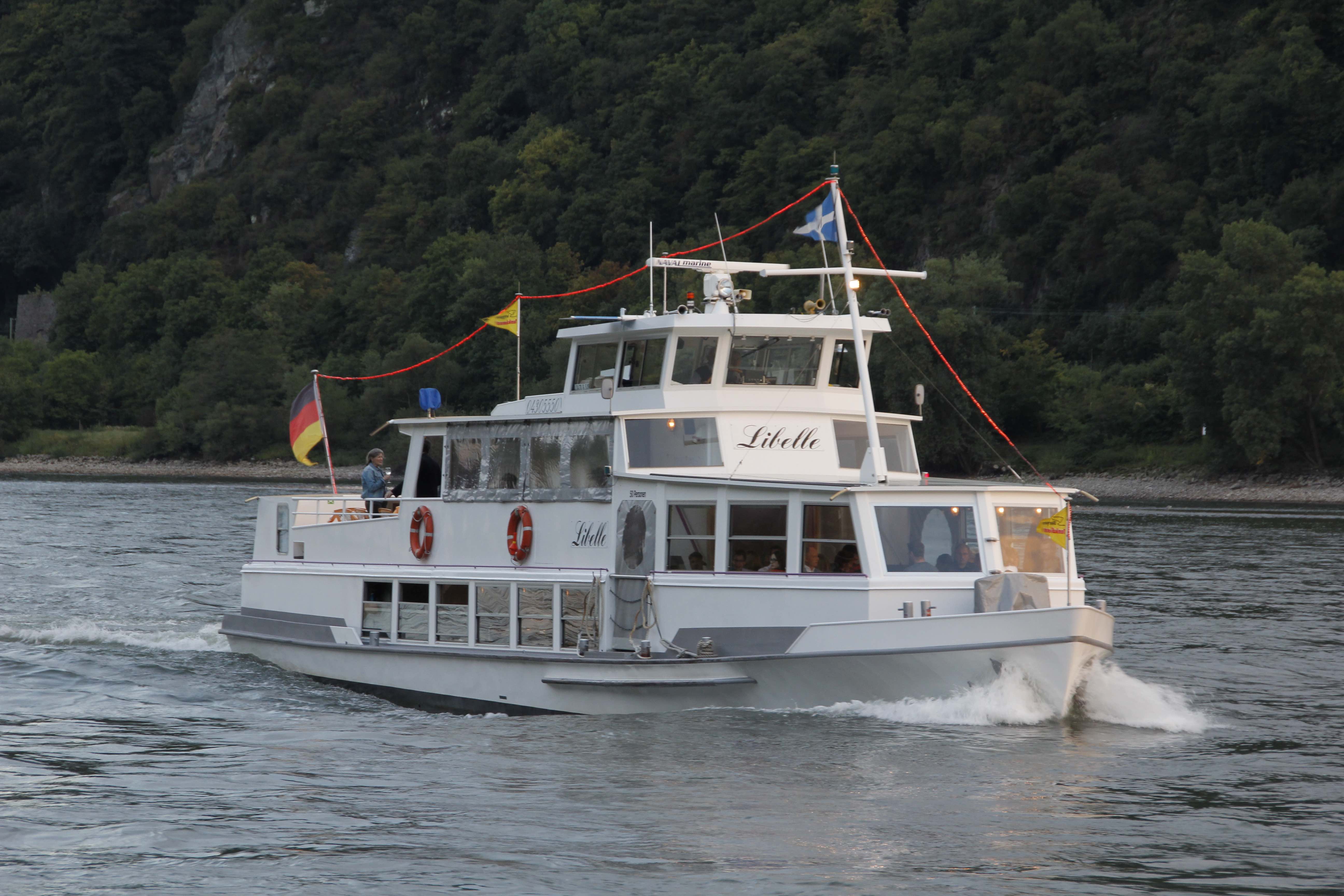 Rheintour mit dem Partyschiff und Charterschiff Libelle
