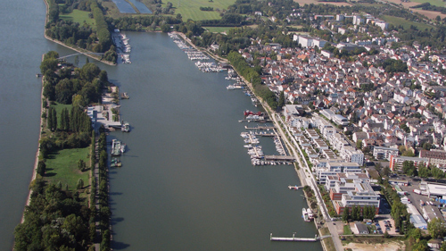 Hafen Bootsliegeplatz im Hafen Wiesbaden-Schierstein bei Mainz